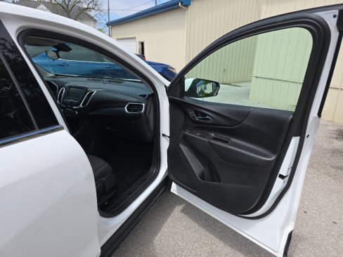 Used 2018 Chevrolet Equinox LT image 40