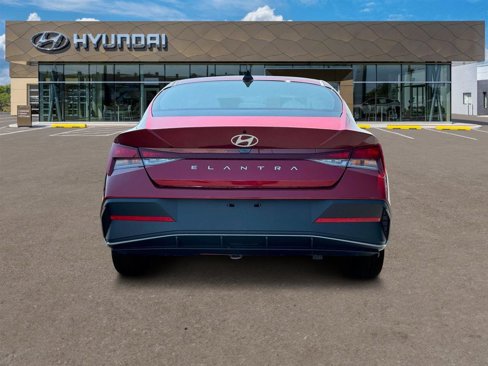 New 2025 Hyundai Elantra SE image 6