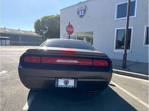 Used 2014 Dodge Challenger SXT image 5
