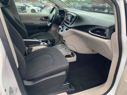 Used 2018 Chrysler Pacifica Touring Plus w/ Tire & Wheel Group image 10