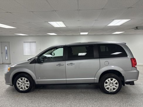 Used 2018 Dodge Grand Caravan SE image 43