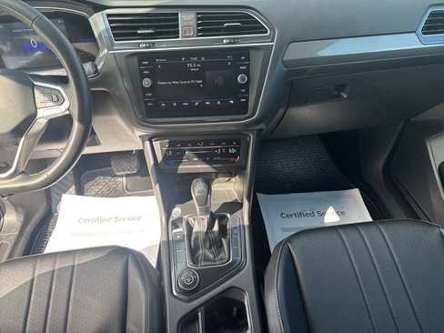 Used 2022 Volkswagen Tiguan SE image 18
