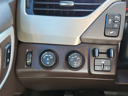 Used 2015 GMC Yukon Denali w/ Open Road Package image 21