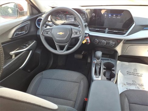 Used 2025 Chevrolet Trax LS w/ LS Convenience Package image 4