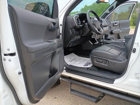 Used 2023 Toyota Tacoma TRD Off-Road image 7