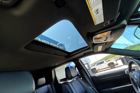 Used 2019 Jeep Grand Cherokee Altitude image 17