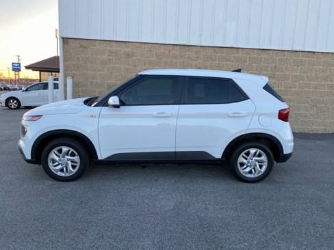 Used 2021 Hyundai Venue SE image 8