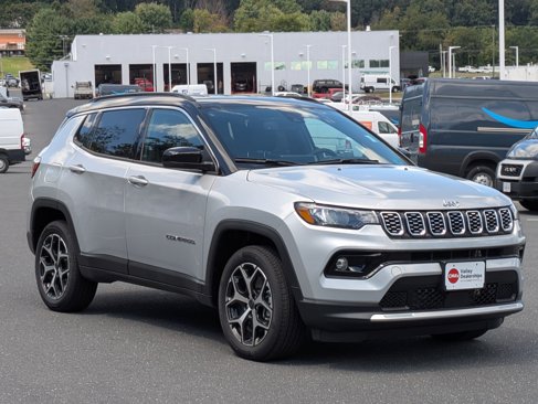 New 2025 Jeep Compass Limited image 3