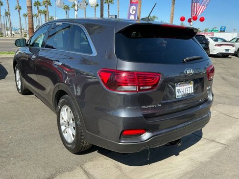 Used 2019 Kia Sorento LX image 5