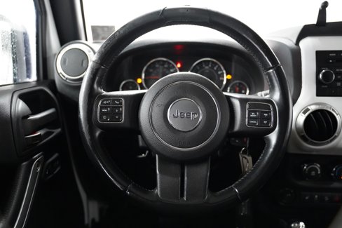 Used 2015 Jeep Wrangler Unlimited Sahara w/ Connectivity Group image 17
