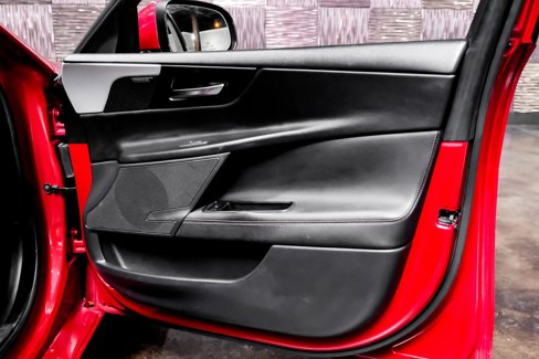 Used 2017 Jaguar XE Prestige image 36
