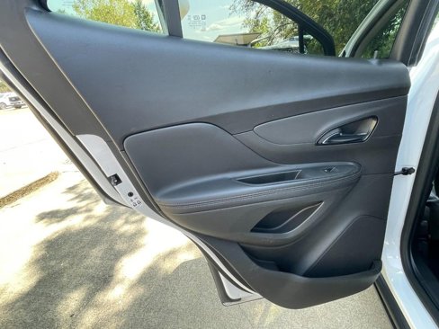 Used 2021 Buick Encore Preferred w/ Safety Package image 17