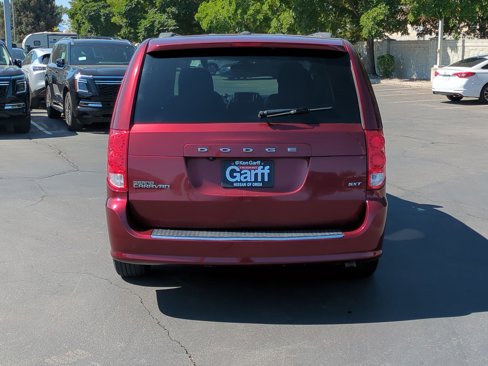 Used 2020 Dodge Grand Caravan SXT image 7