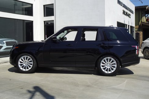 Used 2020 Land Rover Range Rover HSE image 3