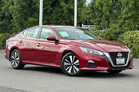 Certified 2021 Nissan Altima 2.5 SV w/ SV Premium Package image 2