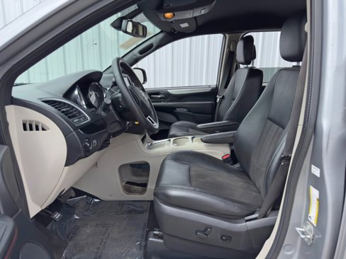 Used 2019 Dodge Grand Caravan SXT image 14