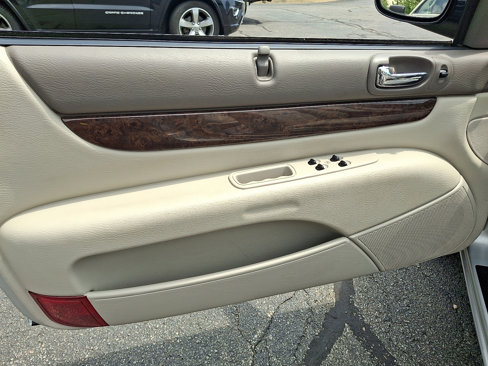 Used 2006 Chrysler Sebring Limited w/ Electronics Convenience Group image 13