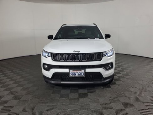 Used 2025 Jeep Compass Latitude w/ Altitude Special Edition image 9