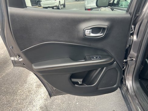 Used 2018 Jeep Compass Latitude w/ Popular Equipment Group image 32