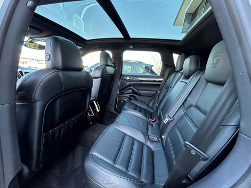Used 2017 Porsche Cayenne Platinum Edition image 23