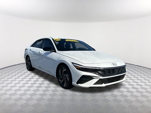 Used 2025 Hyundai Elantra Sport w/ Cargo Package image 4