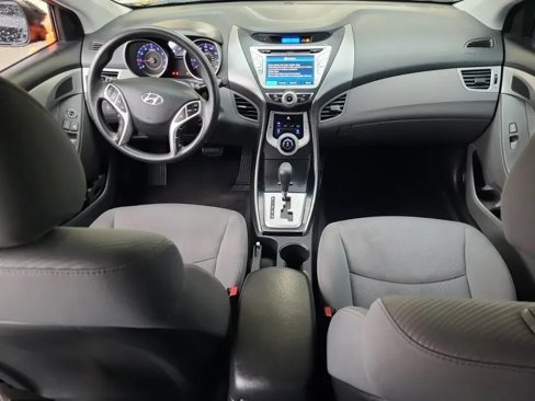Used 2011 Hyundai Elantra GLS w/ Navigation Pkg 4 image 6