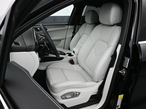 New 2026 Porsche Macan image 5