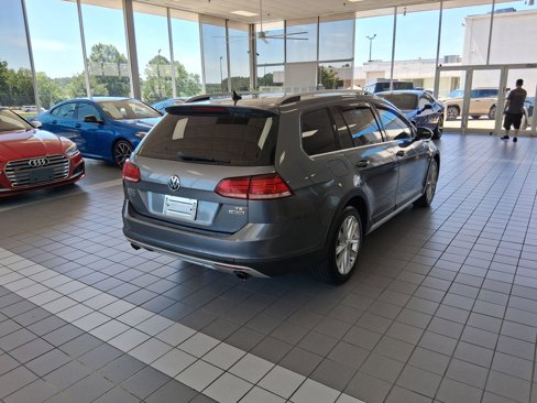 Used 2018 Volkswagen Golf Alltrack S image 5