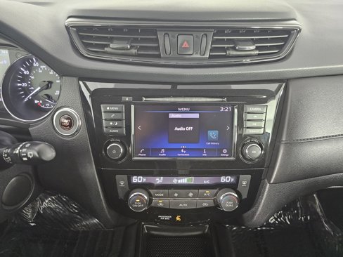 Used 2018 Nissan Rogue SV image 32