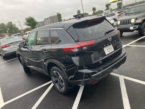 Used 2024 Nissan Rogue SV image 4