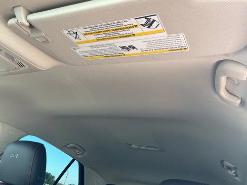 Used 2022 Buick Envision Essence w/ Sport Touring Package image 17