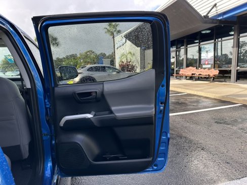 Used 2016 Toyota Tacoma TRD Sport image 39