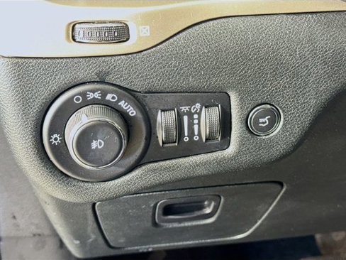 Used 2015 Jeep Cherokee Latitude w/ Comfort/Convenience Group image 13