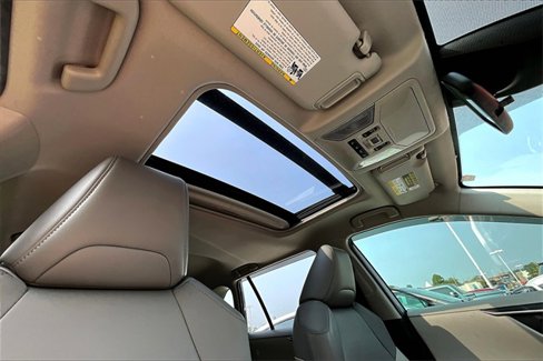 Used 2021 Toyota RAV4 XLE Premium image 15