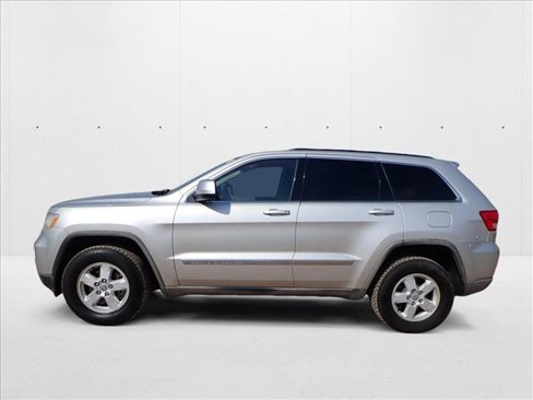 Used 2012 Jeep Grand Cherokee Laredo image 2