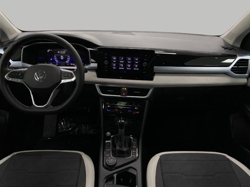 New 2025 Volkswagen Taos SE image 16