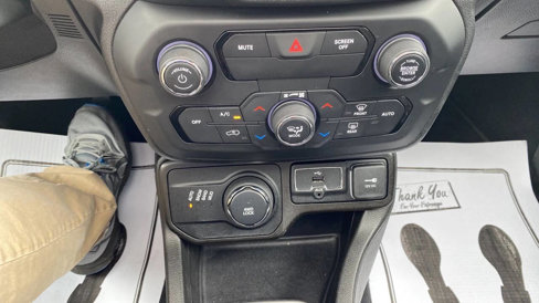 Used 2020 Jeep Renegade Limited w/ UConnect 8.4 Nav Group image 22