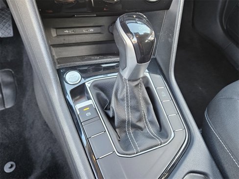 Certified 2024 Volkswagen Taos SE image 34