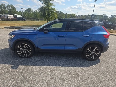 Used 2019 Volvo XC40 T5 R-Design image 2