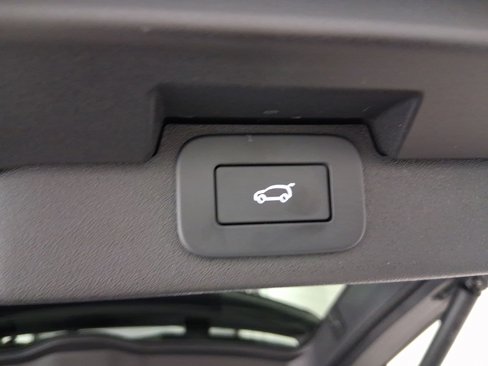 Used 2024 Land Rover Discovery Dynamic SE image 32