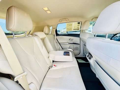 Used 2015 Toyota Venza LE image 15