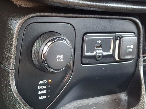 Certified 2015 Jeep Renegade Limited image 24