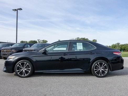 Used 2019 Toyota Camry SE image 15