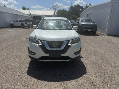 Used 2018 Nissan Rogue SL image 2