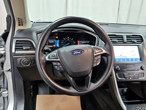Used 2020 Ford Fusion SE image 26