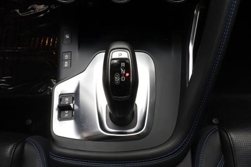 Used 2020 Jaguar E-PACE R-Dynamic S image 15