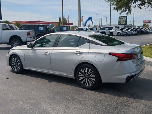 Used 2024 Nissan Altima 2.5 SV image 6