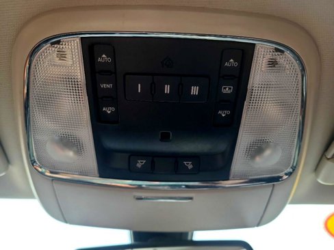 Used 2020 Chrysler 300 Limited image 30