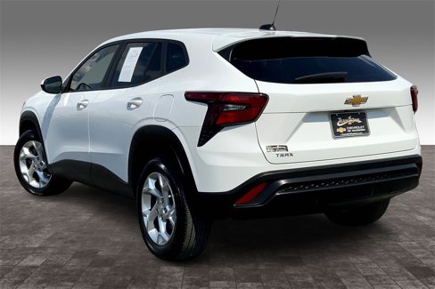 Used 2024 Chevrolet Trax LS w/ LS Convenience Package image 13