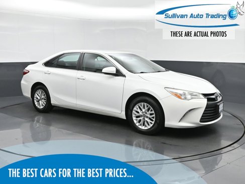 Used 2016 Toyota Camry LE image 1